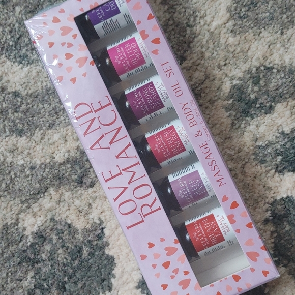 Lefleuria Pure and Natural Love and Romance Massage Body Oil Set - Picture 13 of 13